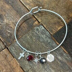 Origami Owl bangle bracelet with 3 925 charms & 2 crystal beads charms, preloved